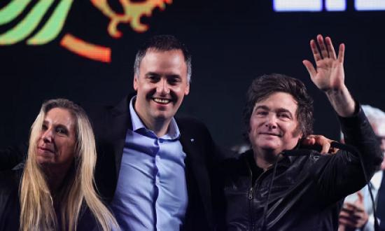 Sin actividad ni anuncios, el “Triángulo de Hierro” estuvo con Adorni en el inicio de la veda electoral