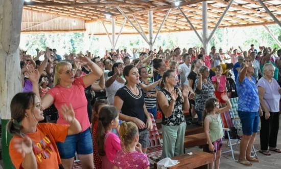 En Colonia Aurora cientos de mujeres fueron homenajeadas por su día