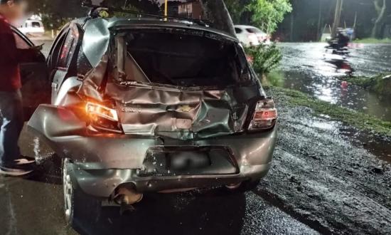 Posadas: choque entre un auto y una grúa de auxilio dejó al menos tres heridos