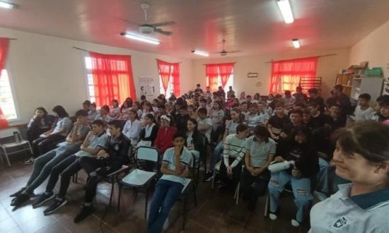 Misiones fortalece la salud mental en las escuelas: más de 850 docentes y estudiantes, en el Protocolo de Abordaje Integral del Suicidio...