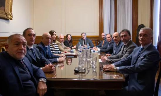 Antes de la sesión, el Gobierno dice que no podrá aplicar las leyes si la oposición revierte los vetos