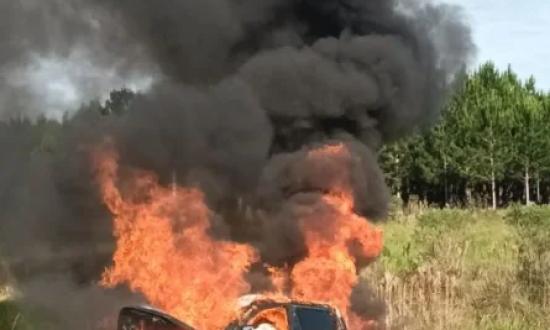 Tragedia en la Ruta Nacional 12: cuatro personas habrían fallecido y dos resultaron heridas en un choque frontal en Ituzaingó.