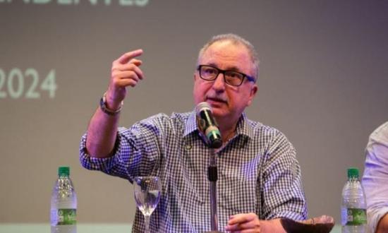 El gobernador de Misiones, Hugo Passalacqua, intimó a la EBY para que cumpla la ley que obliga a la transferencia de terrenos costeros a la provincia