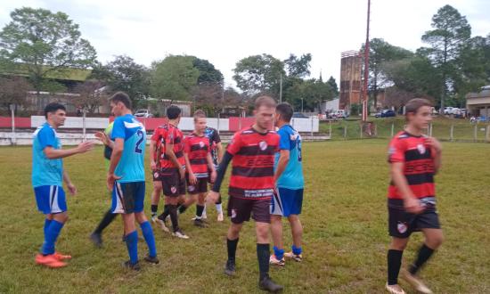 River de Santa Rita vive: goleó 3-0 a El Soberbio, que fue eliminado del Provincial