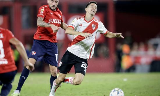 El Rojo y River empataron en un duelo caliente y con la derrota de Instituto, siguen punteros