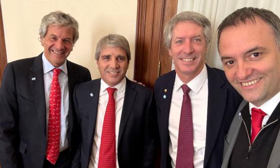 Dólares en el colchón: el Gobierno anunció la reducción de controles a consumos, ahorros y gastos