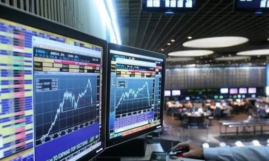 Las acciones argentinas se disparan hasta 50% en Wall Street tras la victoria oficialista y los bonos trepan más del 20%